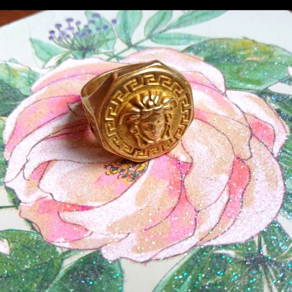 Gold Versace Maedusa Ring!18k Marked Tested! - Picture 1 of 13